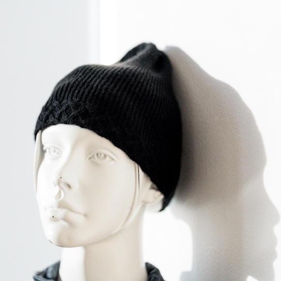 100% CASHMERE Knit Beanie, Detailed Trim, Black, Revolve - Picture 5 of 6